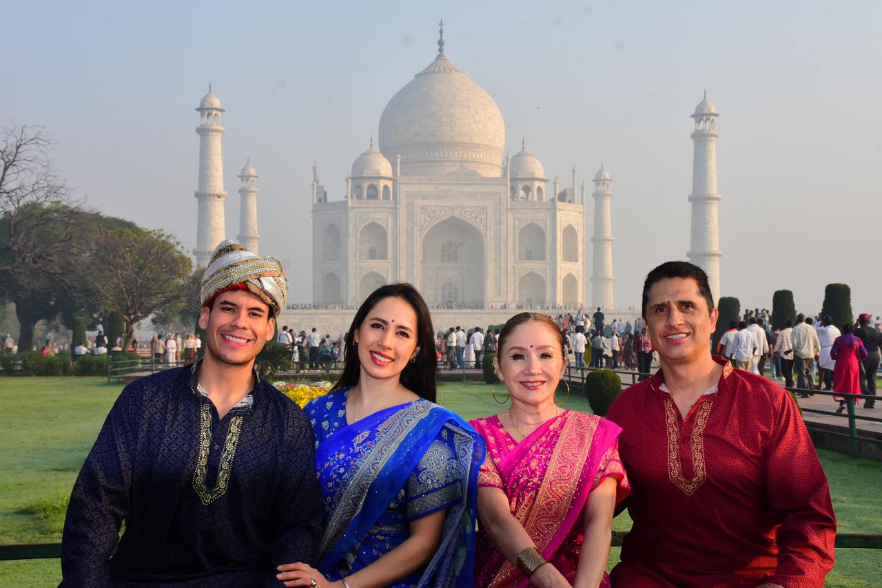 Taj Mahal tour by Luxury Car from Delhi
